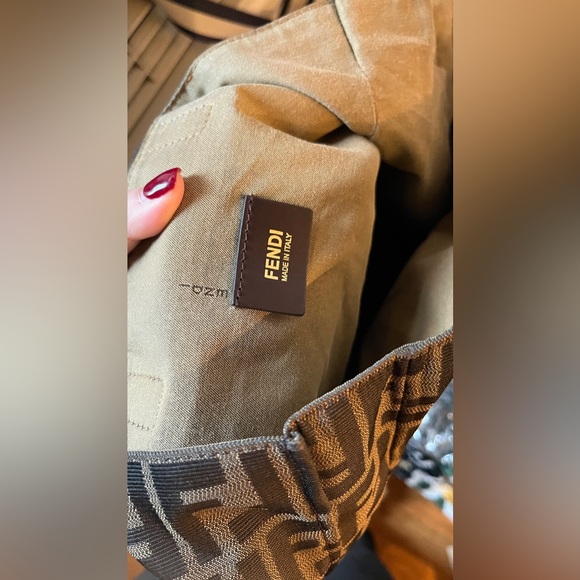 Authentic Fendi tote sac de plat bag like new - Picture 8 of 12